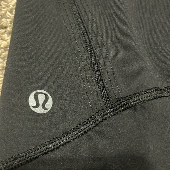 Lululemon Athletica Women’s size 6 black cropped leggings - Picture 3 of 7